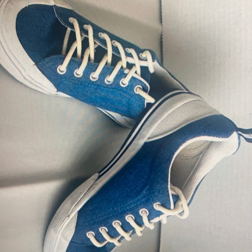 Tote sport sneakers